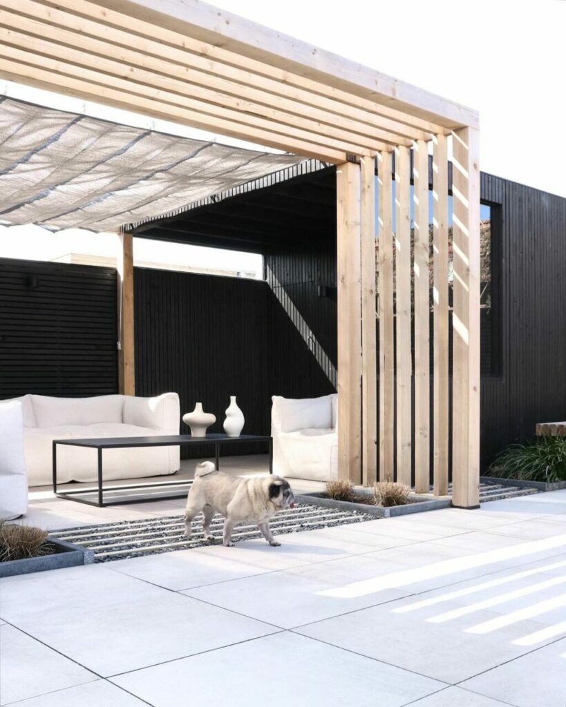 black-&-white-patio