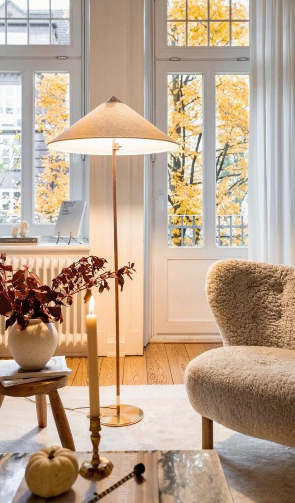 Candele, luci soffuse e l'autunno che bussa dolcemente alle finestre: più hygge di così!