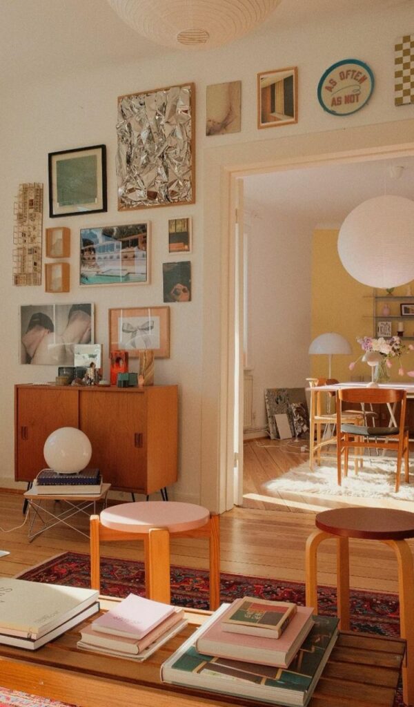 Colori pastello, fiori e icone del design per uno stile di carattere