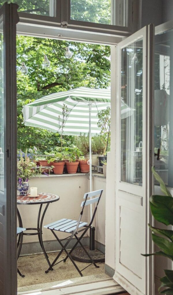 Un appartamento d'epoca tra dettagli vintage e stile scandinavo