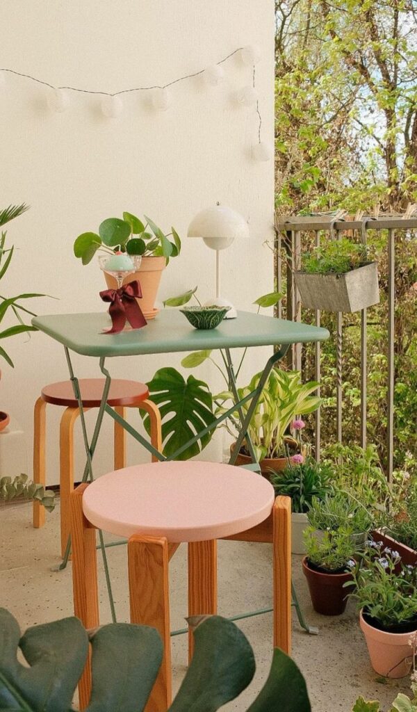 Colori pastello, fiori e icone del design per uno stile di carattere