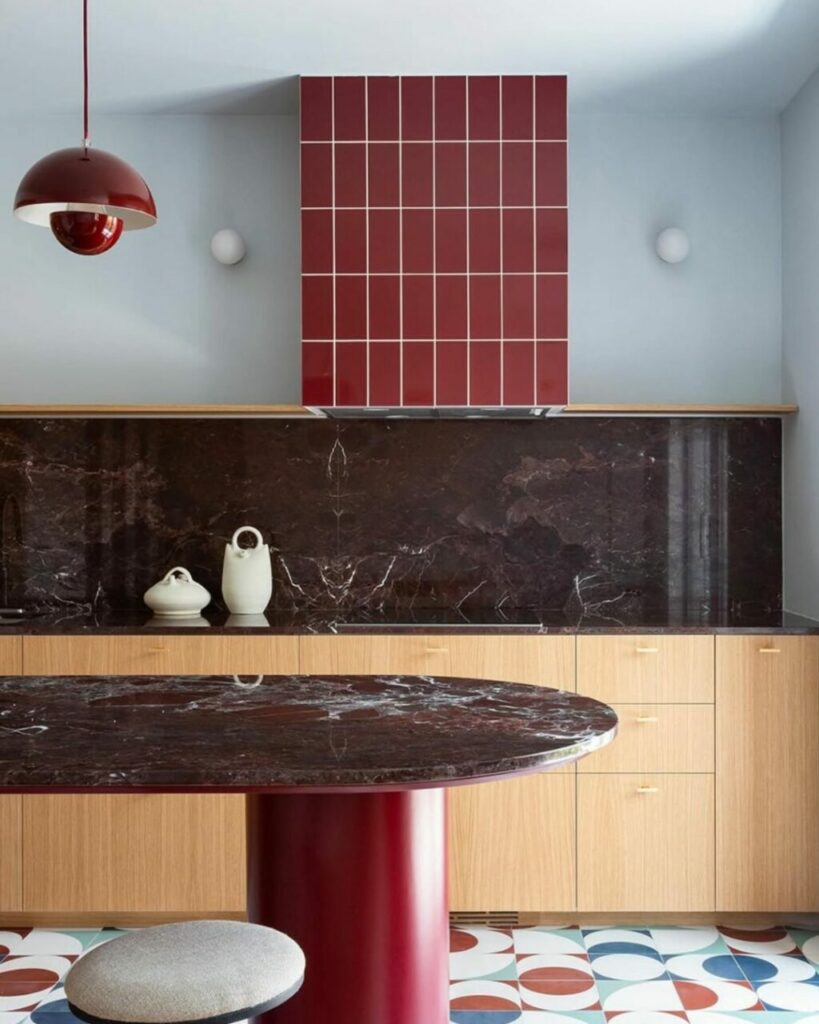 Arredare con le piastrelle: 5 idee per sfruttare in modo creativo un rivestimento classico