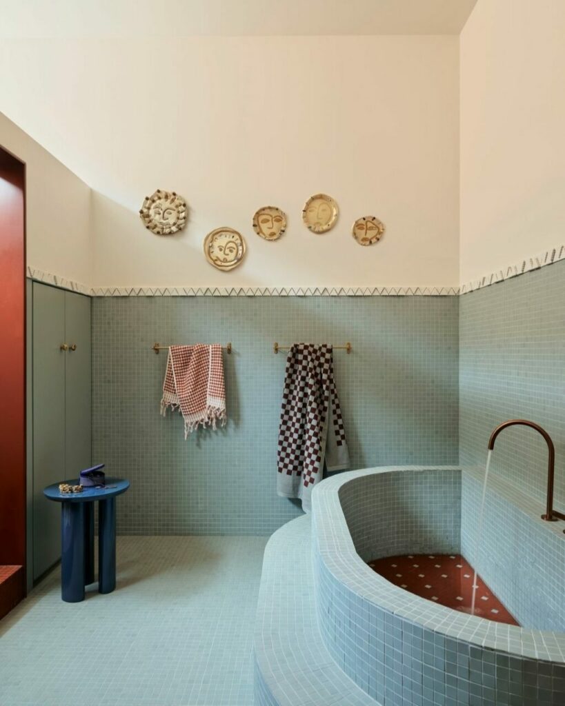 Arredare con le piastrelle: 5 idee per sfruttare in modo creativo un rivestimento classico