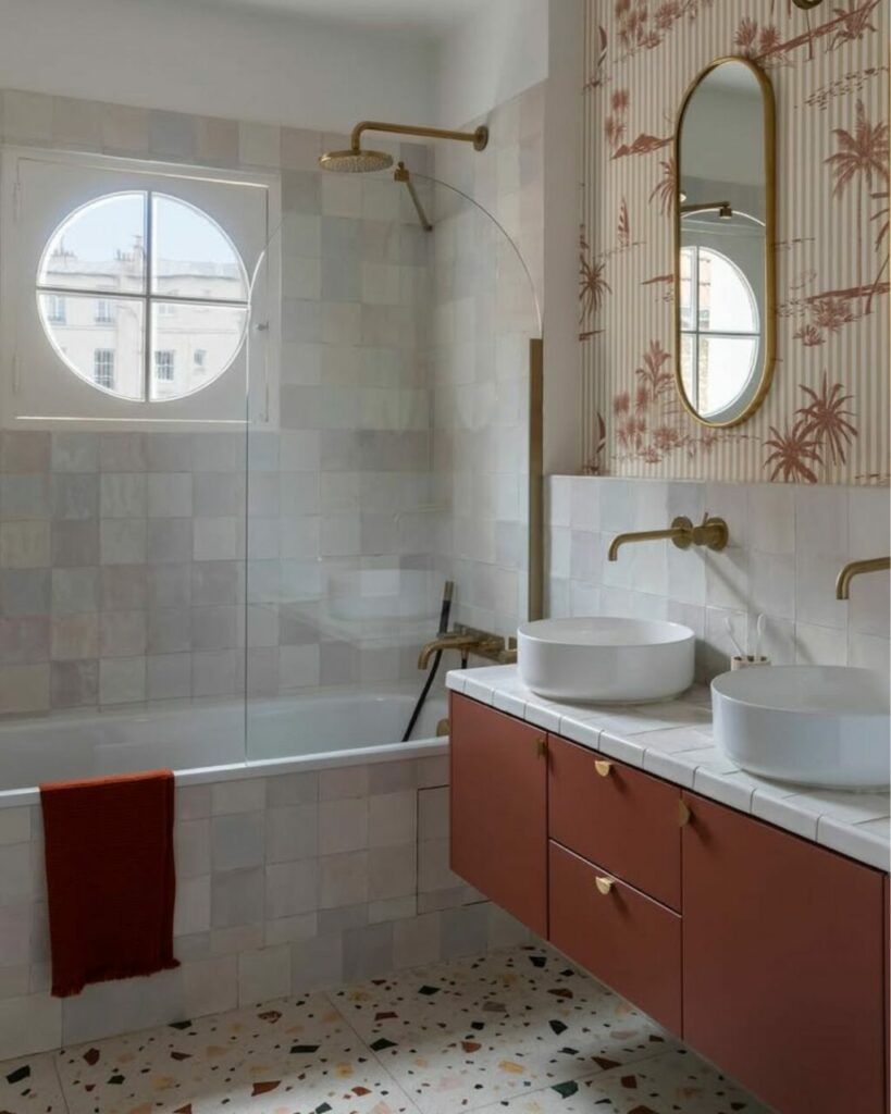 Spazio storage in bagno: 5 idee per creare un ordine impeccabile