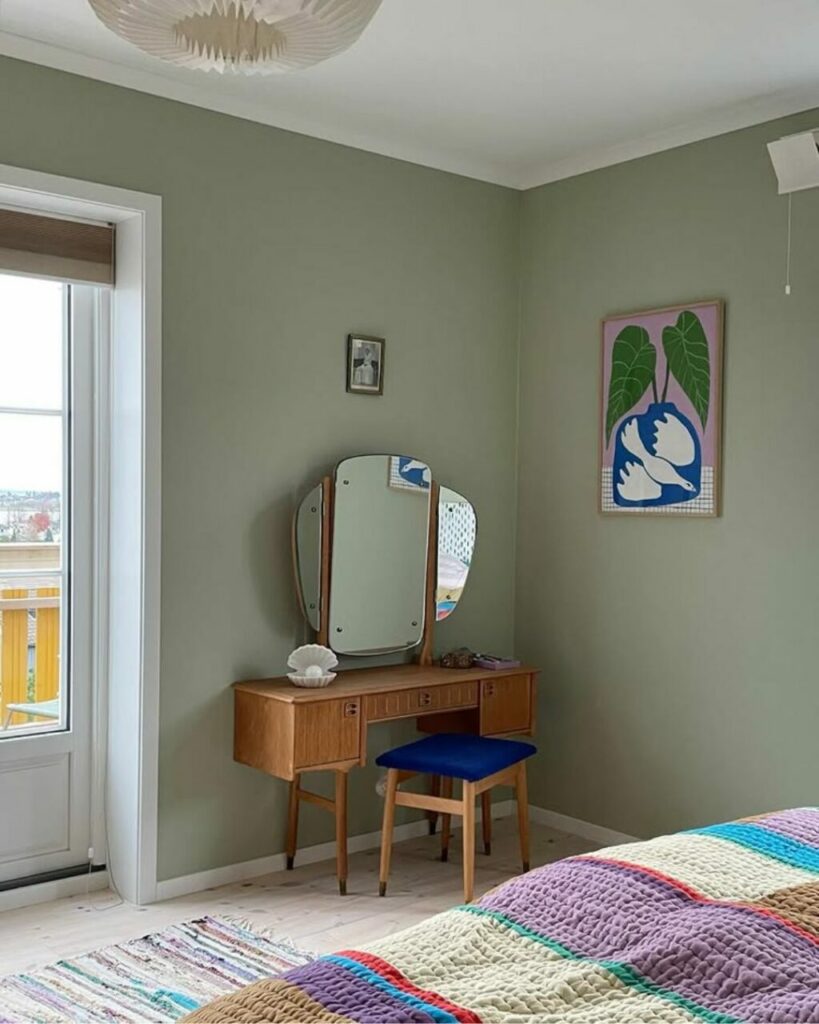 Una casa tra i fiordi norvegesi accoglie la famiglia e le opere della sua proprietaria, artista a 360°