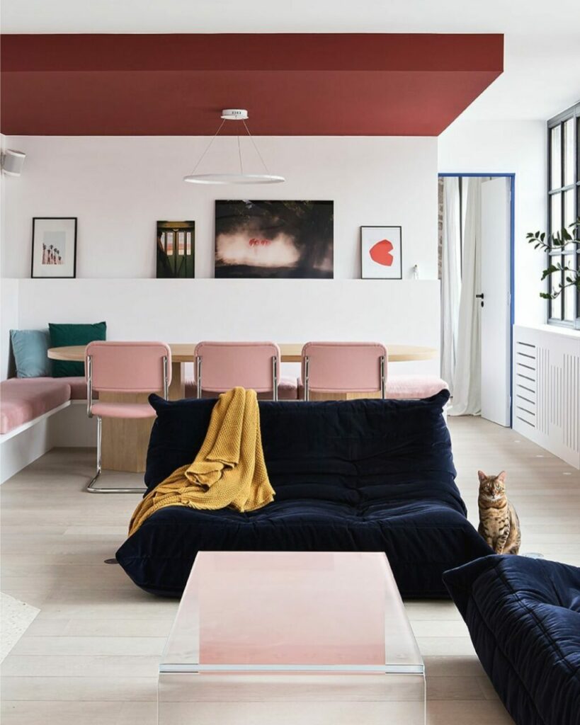Ode al soffitto colorato: 5 idee per dimostrare la forza della quinta parete