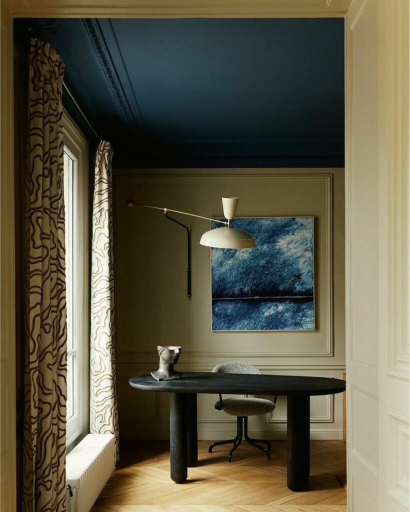 Ode al soffitto colorato: 5 idee per dimostrare la forza della quinta parete