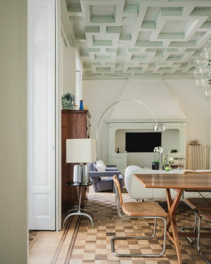 Ode al soffitto colorato: 5 idee per dimostrare la forza della quinta parete