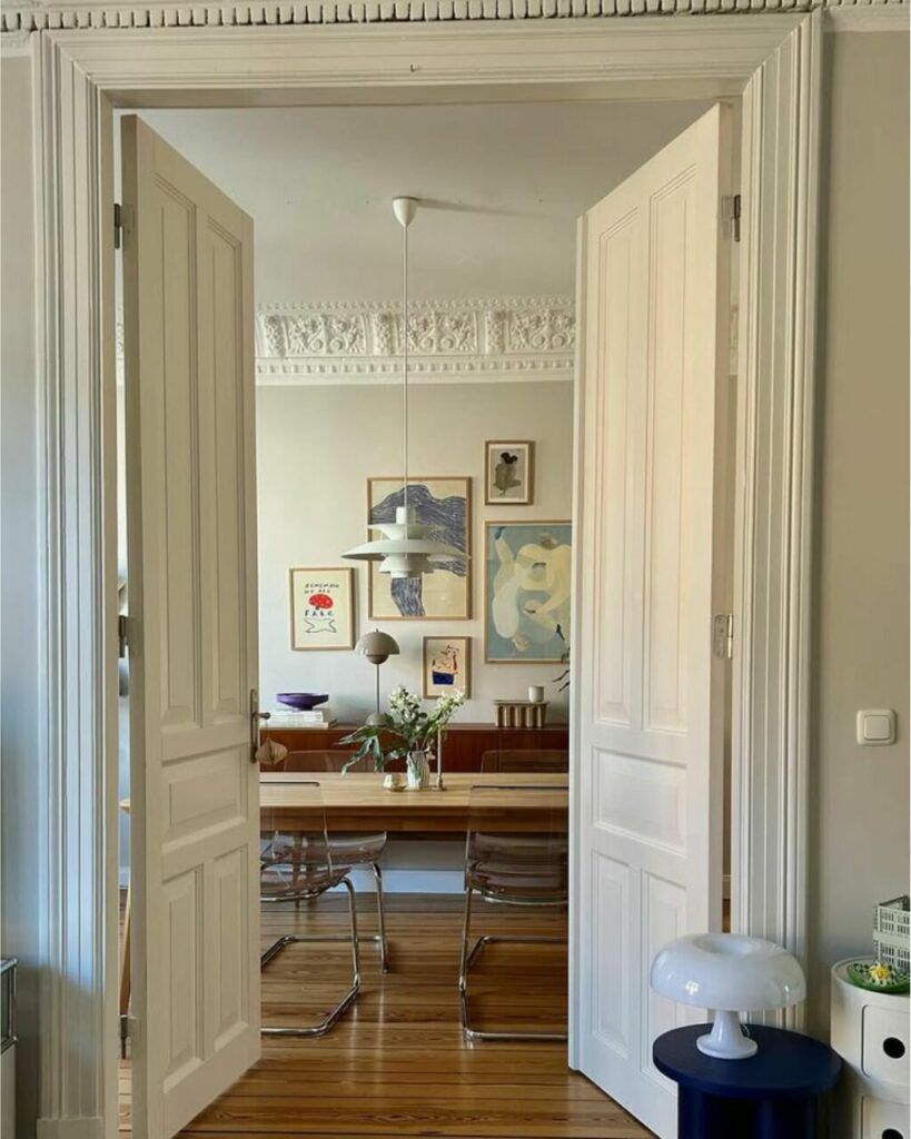 Armonie di design in un luminoso palazzo storico di Amburgo, dove una casa accosta gli stili di 2 epoche  