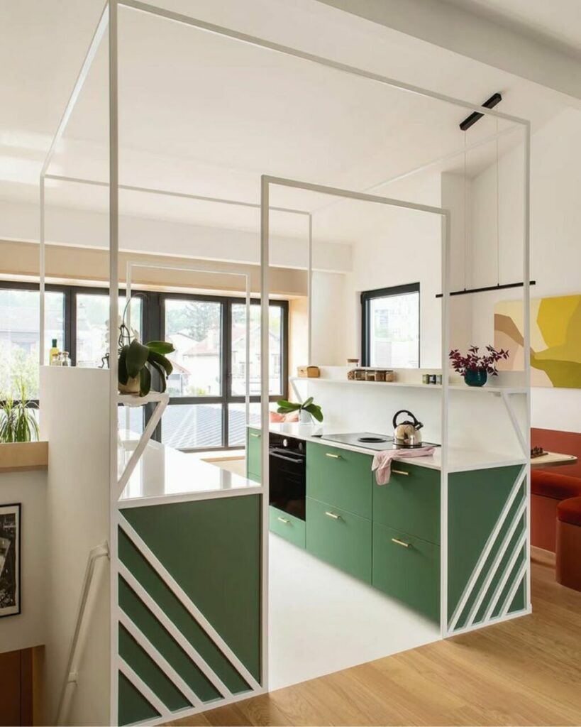 Una cucina aperta ma non troppo: 5 idee per un vitale spazio a vista con riserva