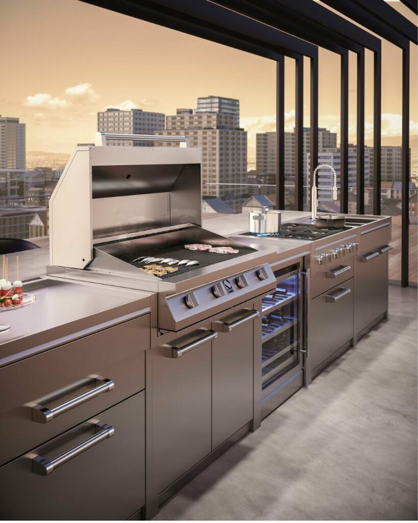 Cucine outdoor e BBQ ultra versatili per una estate che profuma di pranzi all’aperto