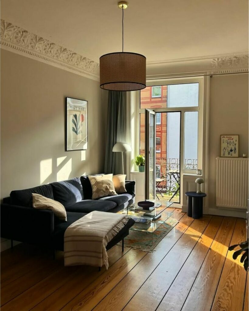 Armonie di design in un luminoso palazzo storico di Amburgo, dove una casa accosta gli stili di 2 epoche  