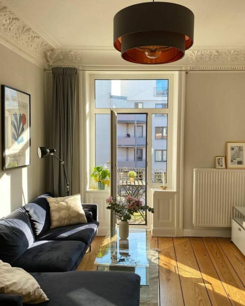 Armonie di design in un luminoso palazzo storico di Amburgo, dove una casa accosta gli stili di 2 epoche  