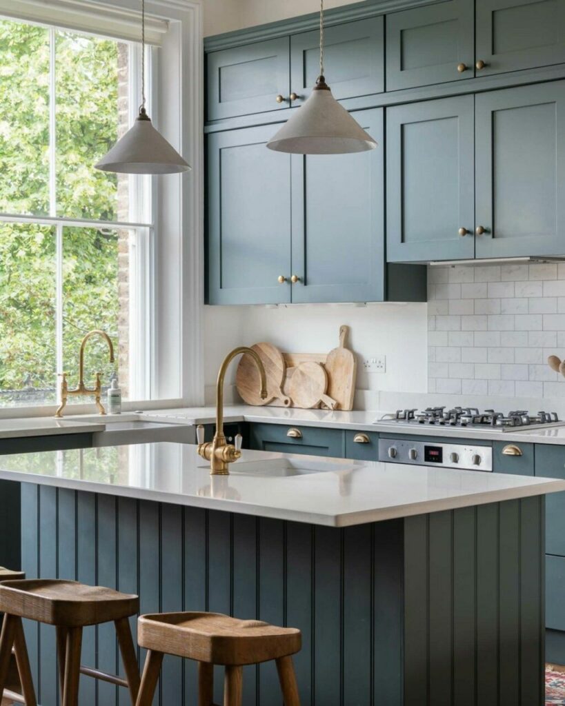 Una cucina sotto la finestra: 5 idee per sfruttare al meglio uno spazio luminoso