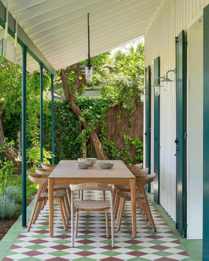 Pranzo outdoor: 5 idee per allestire un impeccabile tavolo all’aperto