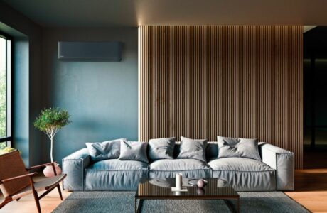 L'unità interna color grafite di un climatizzatore residenziale perfettamente integrato nell'ambiente