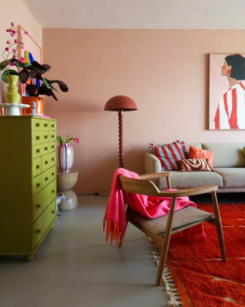 Cromie e texture ridisegnano il nido di una brillante interior designer e della sua grande famiglia