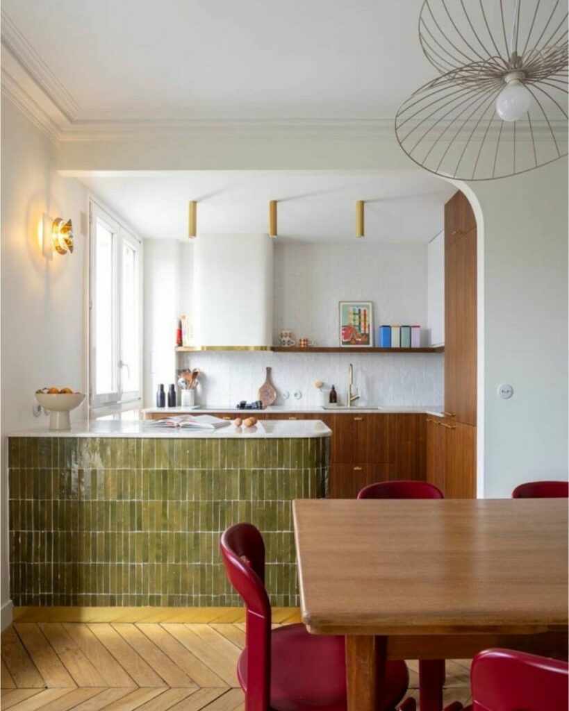 Cucina semi aperta: 5 idee per uno spazio vivace e funzionale