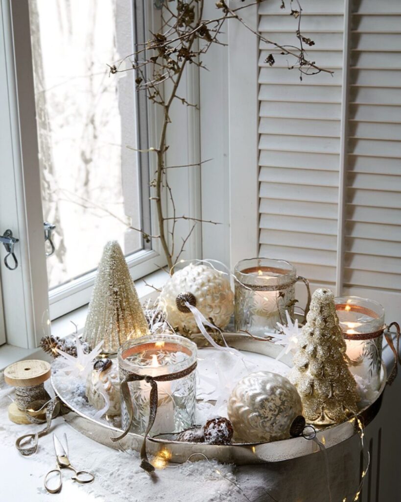 Decorare casa sotto il segno di un magico Natale sospeso tra passato e futuro