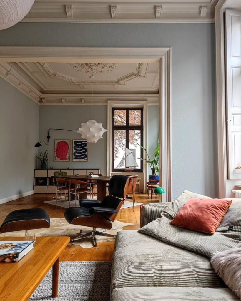 Una fenomenale casa d’epoca, tra pezzi moderni, anni Settanta e Mid-Century