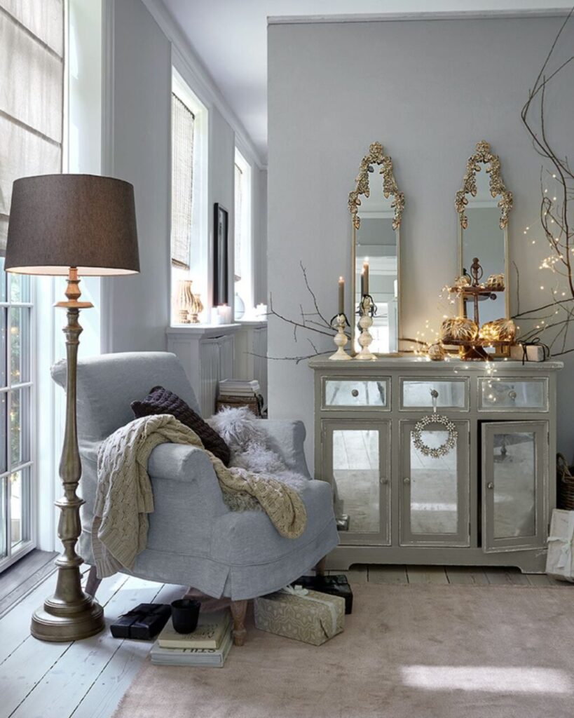 Decorare casa sotto il segno di un magico Natale sospeso tra passato e futuro