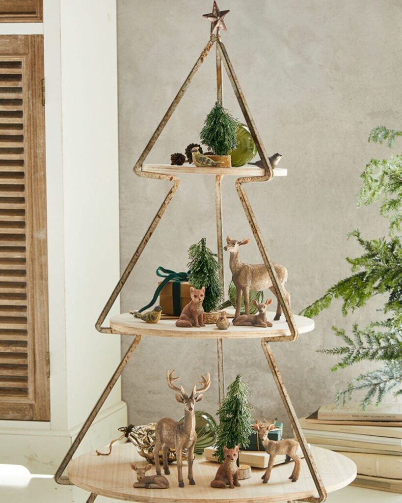 Decorare casa sotto il segno di un magico Natale sospeso tra passato e futuro