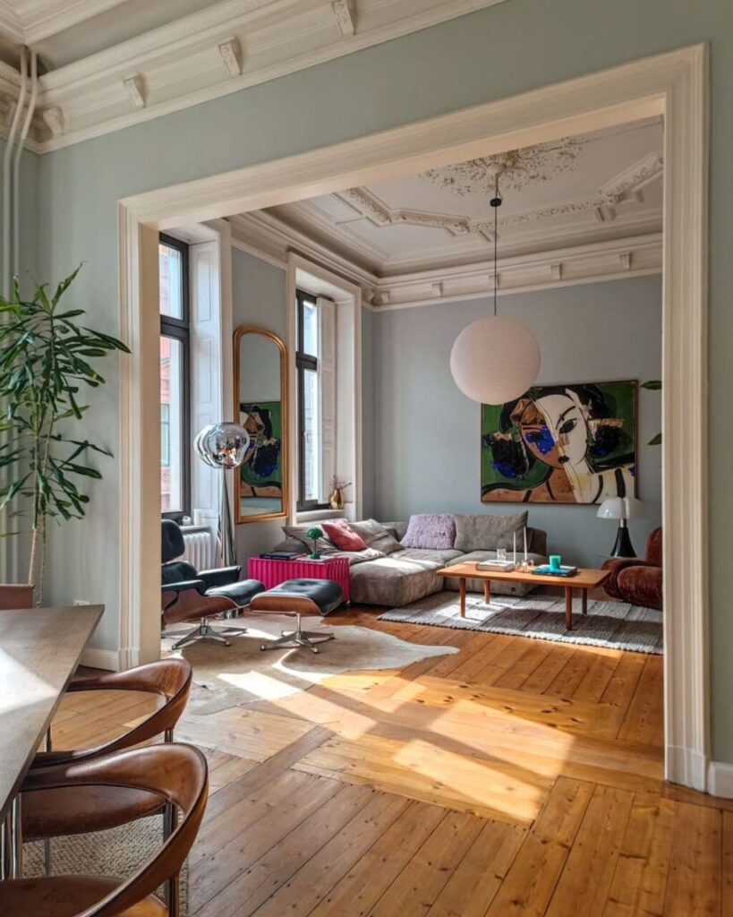 Una fenomenale casa d’epoca, tra pezzi moderni, anni Settanta e Mid-Century