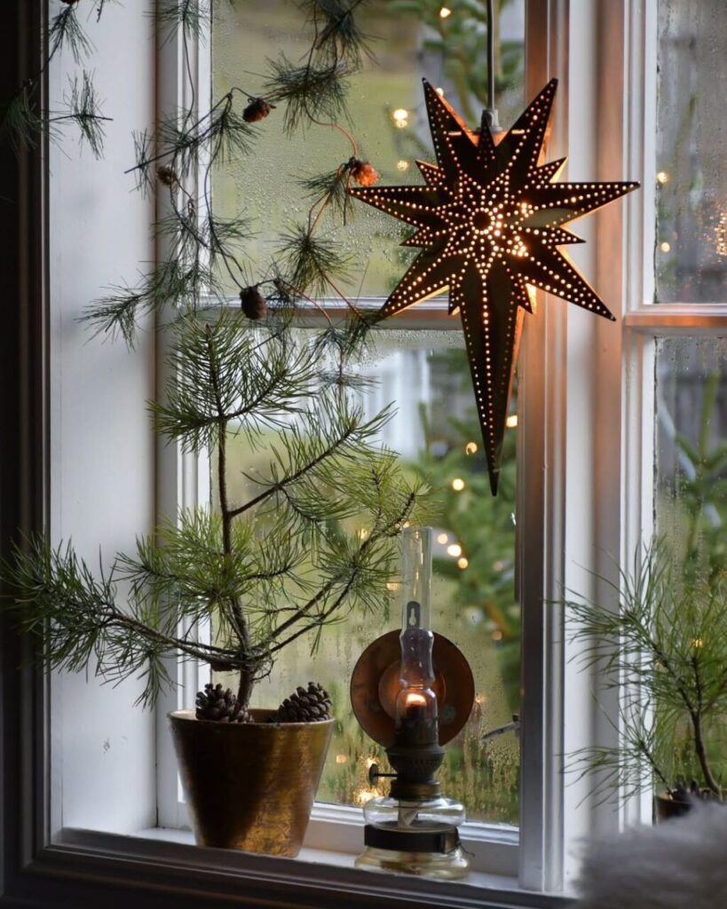 Decorare le finestre per Natale: 5 idee per trasformarle in un quadro luminoso