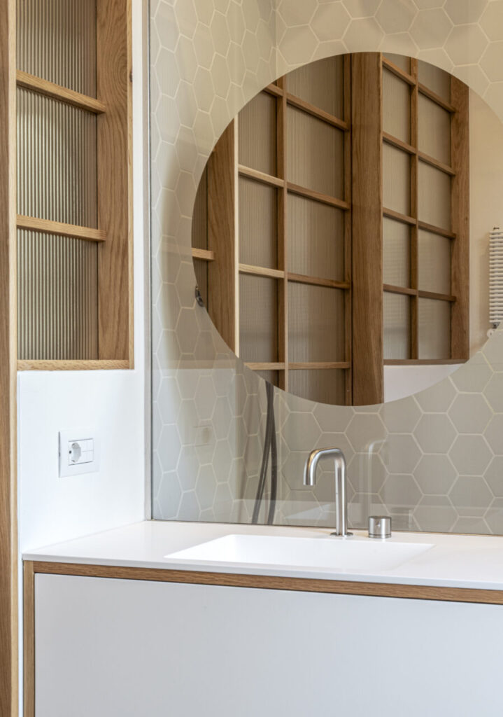 Il bagno en suite in stile japandi