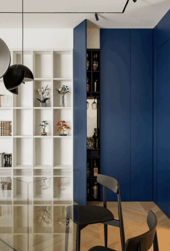 Arredamento su misura: 8 idee di interior design da copiare in un appartamento vista Golfo di Napoli