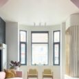 Varchi decorativi, passaggio rosso dalla linea squadrata e geometrica